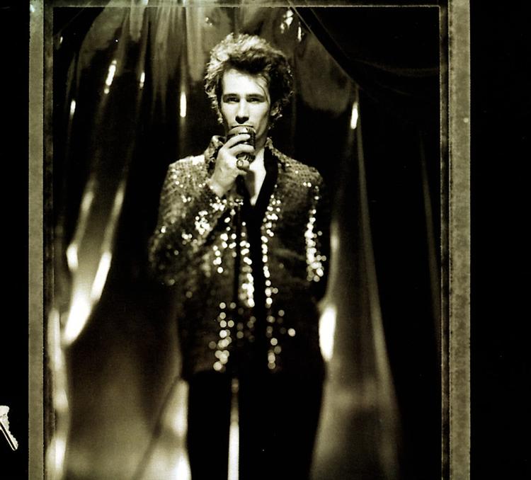 pladeaktuel. Til marts næste år, 19 år efter sin død, er Jeff Buckley atter pladeaktuel med albummet 'You &amp; I'. 