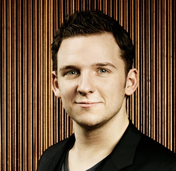 Talent. Lars Mølsted kendes fra flere af Fredericia Teaters produktioner de senere år. I 'Klokkeren fra Notre Dame' spiller han hovedrollen som Quasimodo. 