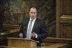 ASYLPAKKE. DF's udlændingeordfører Martin Henriksen ser meget af sit partis politik i de asylstramninger, regeringen nu fremlægger. 