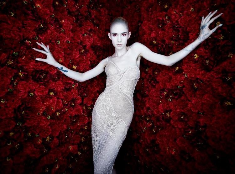 Stritter. Grimes leverer et poppet album, hvor stort set hver eneste sang stritter genstridigt i flere retninger. 
