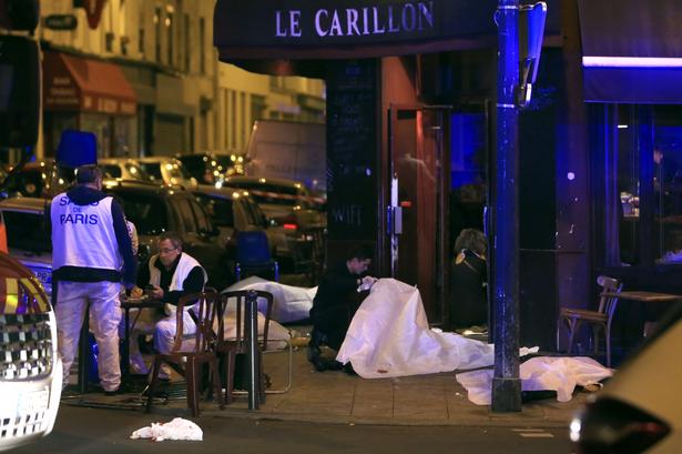 Le Carillon i Rue Alibert, hvor en umaskeret mand trådte ind og begyndte at skyde løs med et automatvåben. 