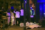 Fortov foran baren Le Carillon i Rue Alibert. 
