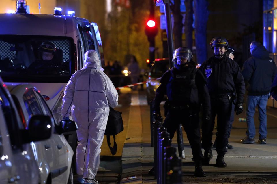 Politistyrker ved stadion Stade de France. 