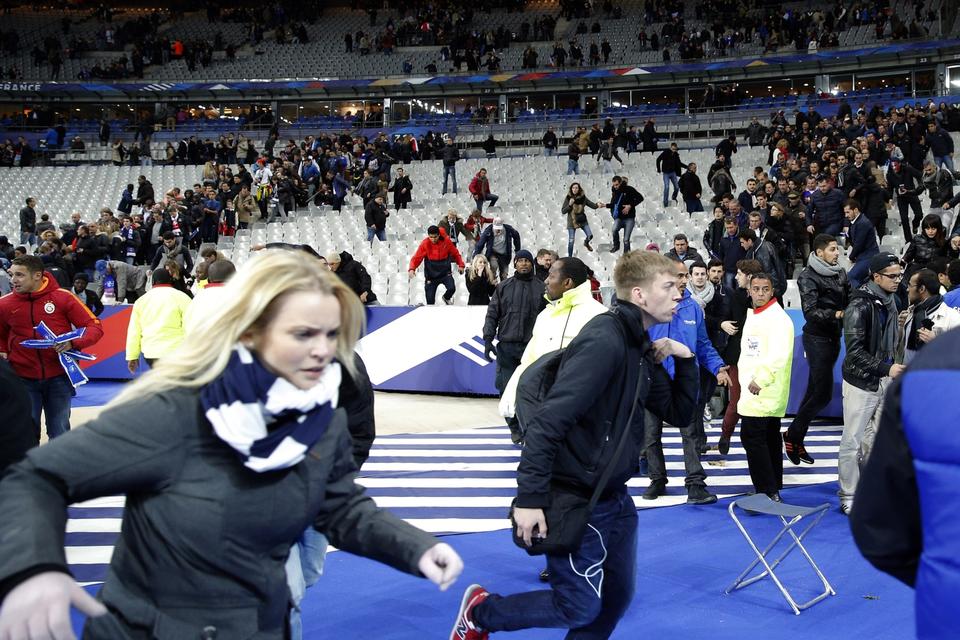 Tilskuere på Stade de France. 