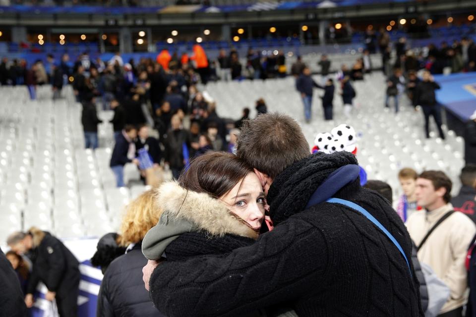Stade de France, hvor to eller flere selvmordsbombere sprængte sig selv i luften. 