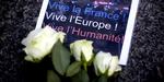 Sorg. Blomster og plakat foran den franske ambassade i Berlin efter nattens terrorangreb i Paris. 