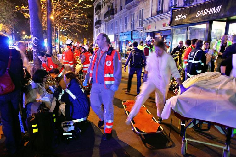 Angreb. 89 menes at være omkommet i koncertsalen Bataclan. 