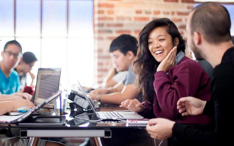 Produkt-universitetet. En gruppe studerende på Make School i San Francisco, hvis diplomuddannelse har været med til at skabe begrebet produkt-universitet. PR-foto: Make School 