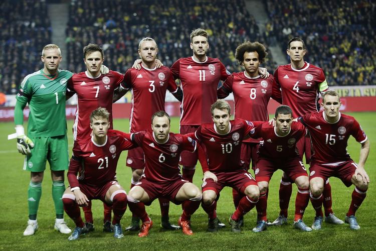 Uimponerende. Det danske landshold har haft et skidt 2015. Heller ikke playoff-kampen mod Sverige var et vendepunkt for de fleste af spillerne. 