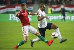 Nederlag. Norge tabte 2-1 ude mod Ungarn og efter et nederlag på 0-1 hjemme formåede landet ikke at kvalificere sig til næste års EM-slutrunde i Frankrig. 