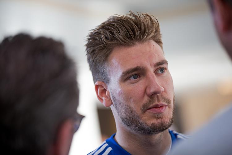 Fejlfinder. Nicklas Bendtner er kender, at det bliver svært mod Sverige, hvis landsholdet ikke får rettet fejlene fra den første kamp. 