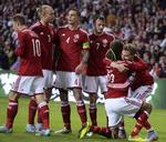 FINALE. Danmark står overfor to ekstremt spændende kampe mod Sverige om at komme til EM i Frankrig til sommer. Politikens Fodboldmagasin gennemgår Morten Olsens muligheder i startopstillingen, Sveriges hold og klæder lytterne helt på til de to afgørende kampe. 