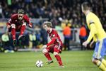 Sikkerhed. DBU opfordrer tilskuerne til at komme i god tid, når Yussuf Poulsen (tv.) og Christian Eriksen sammen med resten af landsholdet skal forsøge at indhente den svenske 2-1-føring. 