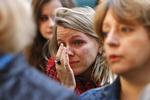 Sorg. En kvinde ved en mindehøjtidelighed Paris' terrorofre i  Aix-en-Provence i det sydelige Frankrig. 