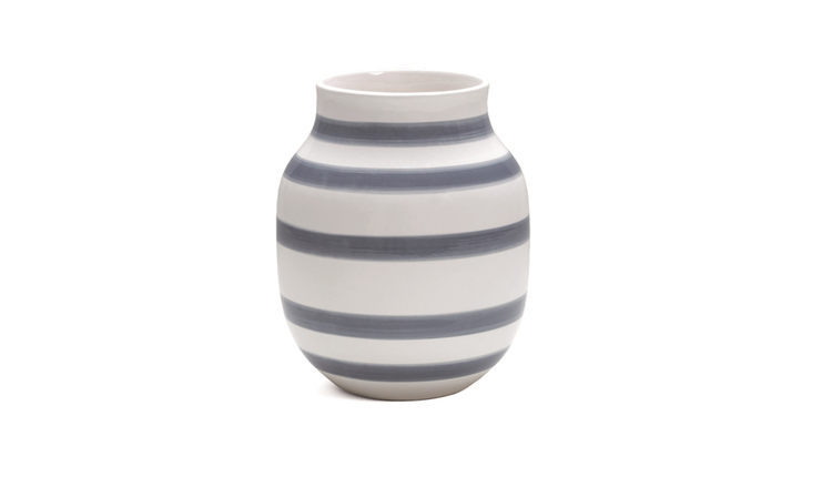 Design på tilbud. For et par uger siden solgte Kvickly vaser til 50 kr, som Kähler kalder en nærgående efterligning af deres Omaggio-vase, der ses på billedet. 