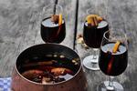 Glöggologerne skal kæmpe om, hvem der laver den bedste glögg på søndag. 