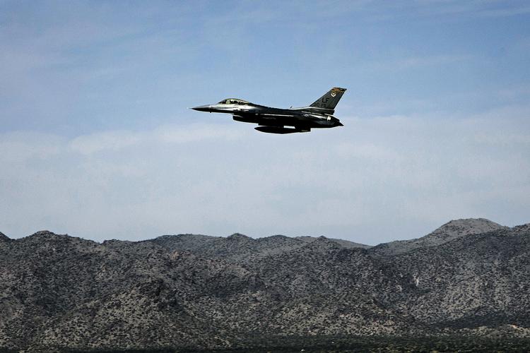 Kampfly. Her ses et af forsvarets F16-fly. 