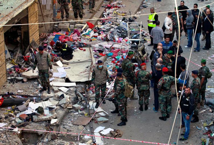 Terror. Dagen før angrebet i Paris blev Beirut ramt af et dobbelt selvmordsangreb, hvor 40 meenesker blev dræbt. 