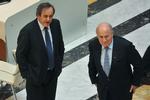 Udelukket. Platini (tv) og Blatter må ikke beskæftige sig med fodbold før 7. januar. 