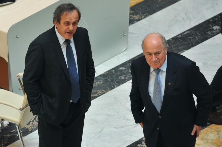 Udelukket. Platini (tv) og Blatter må ikke beskæftige sig med fodbold før 7. januar. 