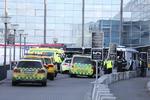 Evakuering. Massivt opbud af ambulancer og politi foran Terminal 3 i Københavns Lufthavn Kastrup. 