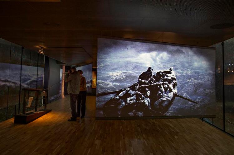 Stilstand. Det er godt set af M/S Museet for søfart at have en særudstilling om Storm, men udstillingen holder ikke samme niveau som resten af museet - blandt andet fordi opsætningen sine steder virker stillestående. 
