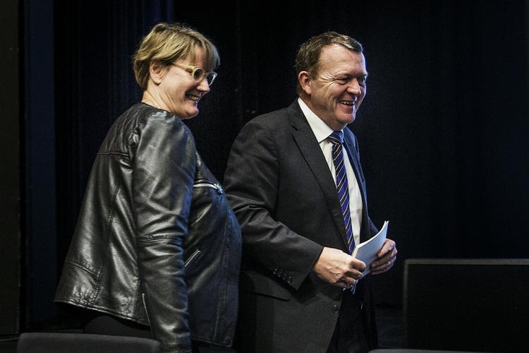 gæstetaler. Statsminister Lars Løkke Rasmussen (V) sammen med formanden for FTF, Bente Sorgenfrey, på forbundets kongres i København i dag. 