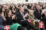 Fejring. Daværende oppositionsleder og nuværende statsminister Lars Løkke Rasmussen (V) var i april med til at fejre de næsten 2.000 nye danske statsborgere i 2014. Nu vil regeringen med bred opbakning gøre det sværere at blive dansk statsborger, selv om man er født og opvokset i Danmark. 