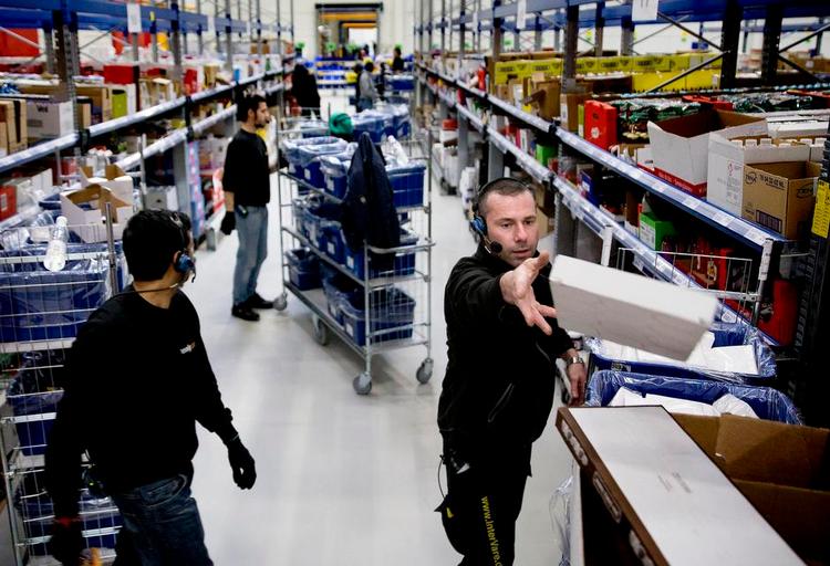 udvidelse. Landets største aktør inden for dagligvarehandel på nettet, Nemlig.com, har endnu til gode at levere overskud, men ambitionerne er store. Selskabet har netop åbnet et nyt varelager i Brøndby på 36.000 kvadratmeter - det svarer til tre og en halv fodboldbane. 