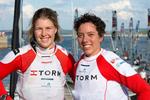 PRIKKER. Det hedder en prik, når man vinder en sejlads i sejlsport, og dem har Marie Thusgaard (tv.) og Ida Marie Baad  (th.) lavet seks af ved det igangværende VM. 