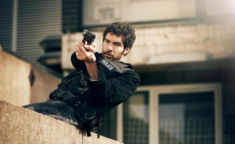 Strisser. Khalil står i spidsen for det franske politi, der jagter nogle brutale diamanttyve. 