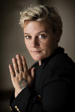 Erindringer. Maria Gerhards erindringsdigte artikulerer en utilpashed og også en utilpassethed ved hjælp af sportsmetaforer. 