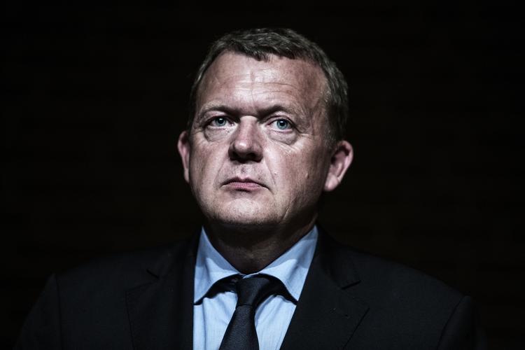 LØfte. Statsminister Lars LØkke Rasmussen har sagt, at danskerne som et af flere pejlemærker skulle måle ham på, om han som statsminister kunne få bremset asyltilstrømningen. 