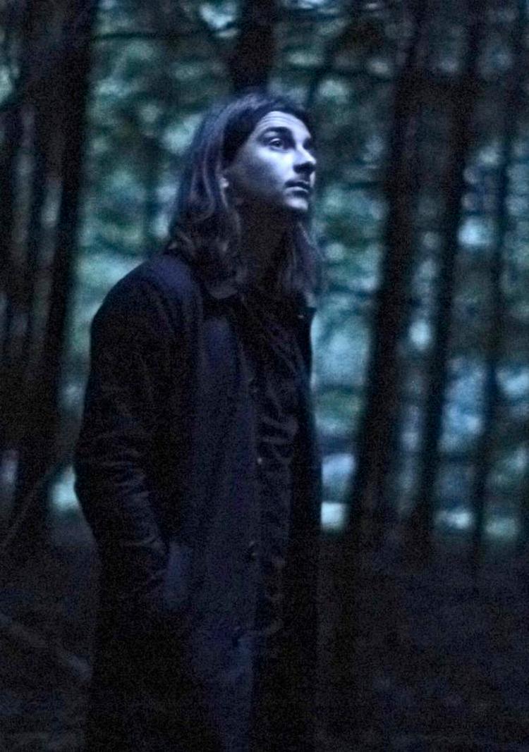 Hypnotisk. Danni Tomas stemme trænger ind 