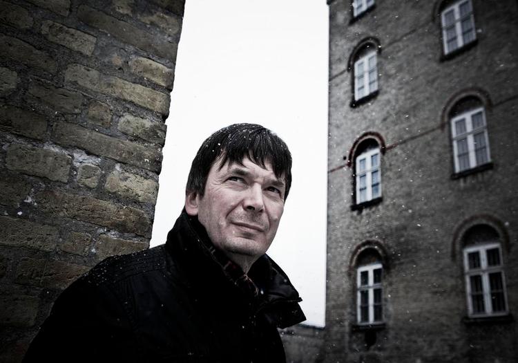 Krimikult. Ian Rankin har nu med 'Vilde køtere' skrevet i alt 20 bøger om politimanden John Rebus fra Edinburgh. 