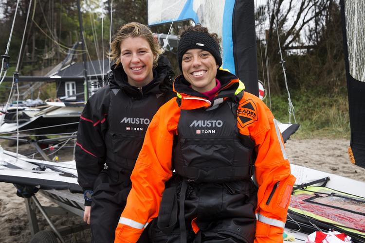 Guldbejlere. Ida Marie Baad (th) og Marie Thusgaard fører VM med solid margin efter sejre i 6 af de første 9 sejladser. 