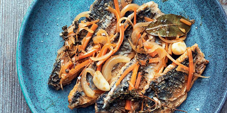 Caramba. Escabeche er en klassisk sylteteknik, som bruges til både fisk og kød. Her en nem mexicansk ret med makrel, som du kan lave i god tid og serveres enten lun eller kold. 