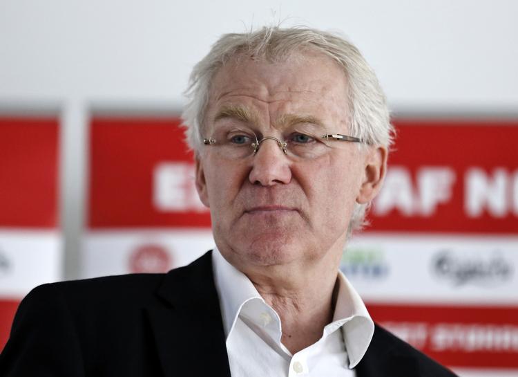 Morten Olsens farvel til Landsholdet fik Twitter brugere til at kvittere med alt fra analayser til digte. 