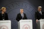 Pressemøde. 13. november - for blot en uge siden i dag - kunne regeringen præsentere en stor pakke af stramninger på asylområdet. På pressemødet var statsminister Lars Løkke Rasmussen, justitsminister Søren Pind og integrations- og udlændingeminister Inger Støjberg, alle fra Venstre. 