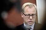 Bistand. Ifølge Statsforvaltningen modtog den tidligere forsvarsminister, Carl Holst (V) ulovlig bistand under valgkampen. 