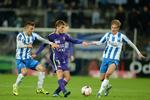 uafgjort. FC MIdtjyllands Jakob Poulsen i nærkamp på midtbanen. 