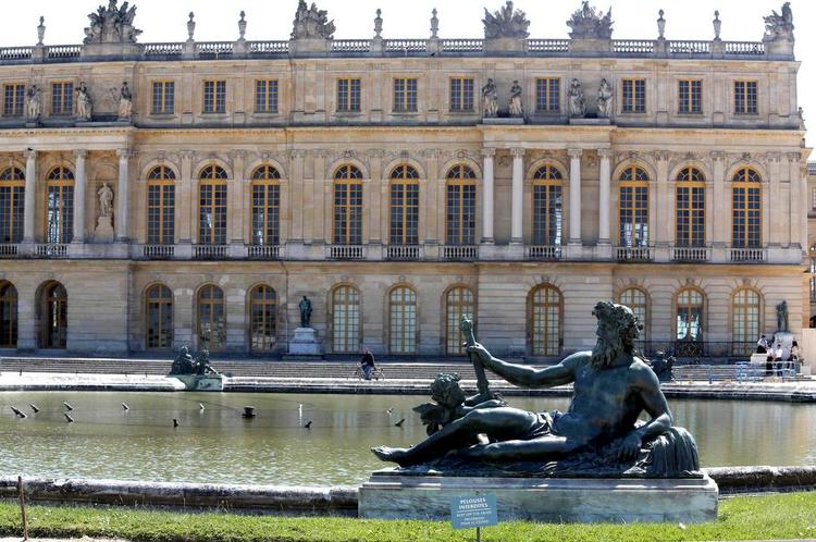 Versailles. Bassinet foran Spejlsalen. 