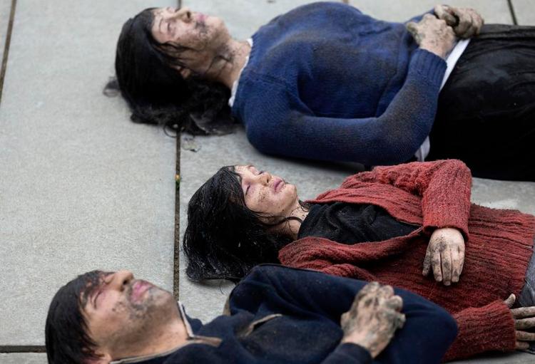 Fremmede? Livløse flygtninge udgør kunstinstallationen 'We are not real' skabt af kunstneren Christian Lollike. 