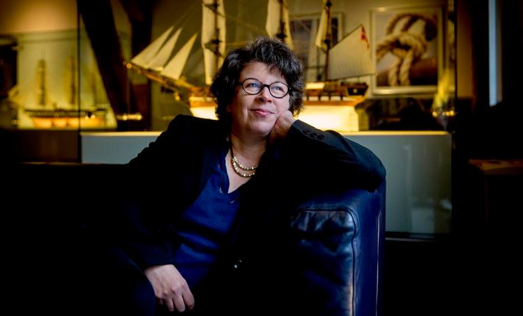 Stemme. Flere af Meg Wolitzers romaner er filmatiseret, og 'Hustruen' er på vej med Glenn Close i hovedrollen. Wolitzer talte i denne uge om romanen på International Forfatterscene i Den Sorte Diamant. 