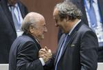 Slutspil. Sepp Blatter (tv.) og Michel Platini bør straffes, anbefaler Fifas etiske komité. 