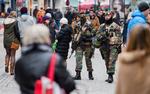 Terror. Bevæbnet militær bevogter i dag det centrale Bruxelles, hvor terrorberedskabet i dag er på det højst mulige niveau. 