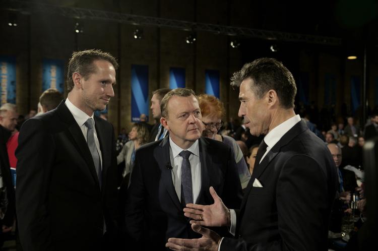 Landsmøde. Kristian Jensen (t.v.) og Lars Løkke Rasmussen lytter til Anders Fogh Rasmussen på Venstres landsmøde i Herning. 