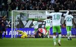 ydmygelse. Christian Träsch scorer det første mål for Wolfsburg i storsejren over Werder Bremen. 