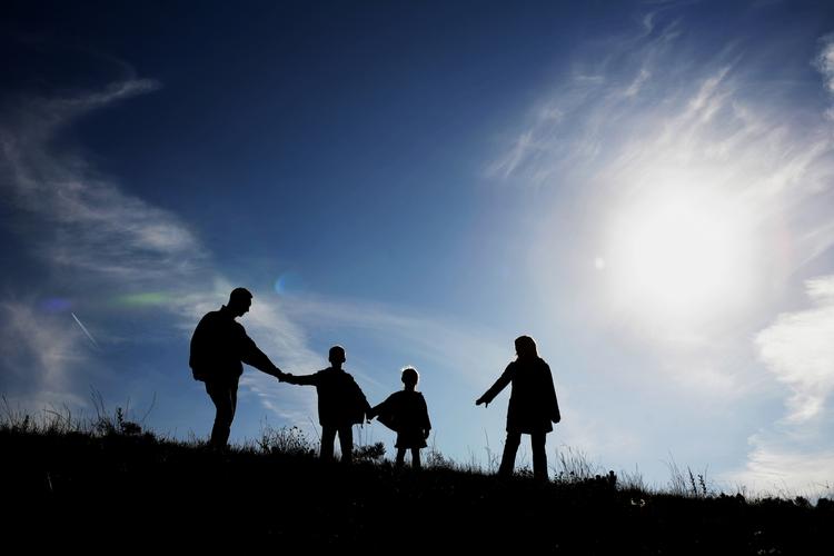 Undersøgelse. 17 procent af børnene fortæller, at deres forældre bagtaler hinanden, ligesom 12 procent angiver, at forældrene tit skændes. 