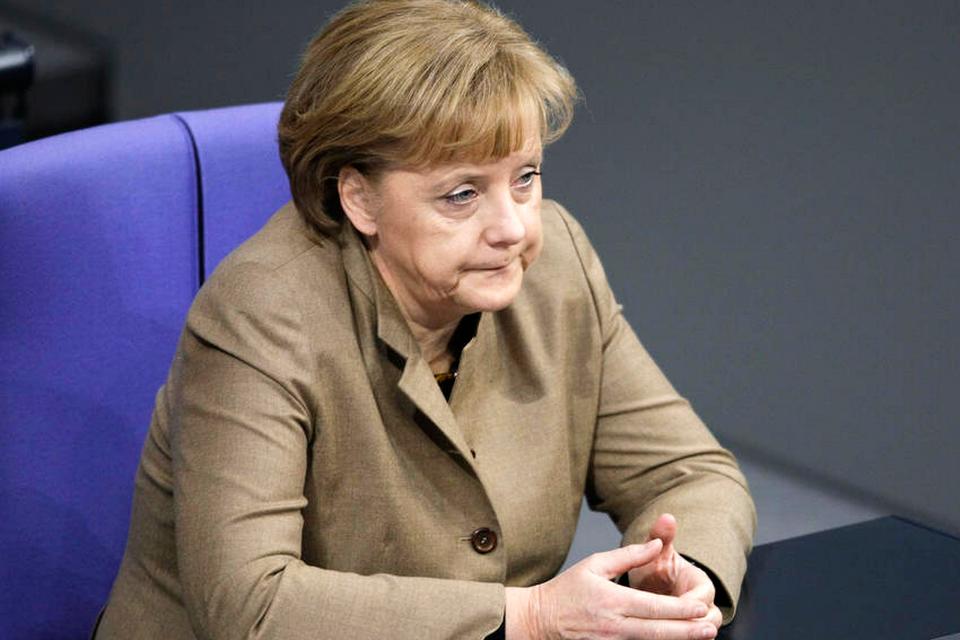 2010. Finanskrisen ramte Europa, en bekymret Merkel måtte træde i karakter med den sparekniv, hun anbefalede som medicin for især Sydeuropa. 